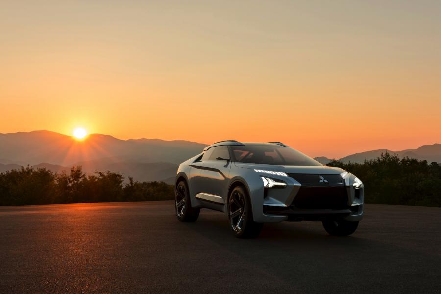  Mitsubishi e-Evolution Concept 2017 года  (фото 6 из 40)